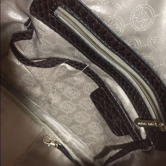 Micheal kors crocodile print purse NWOT - Picture 3 of 3